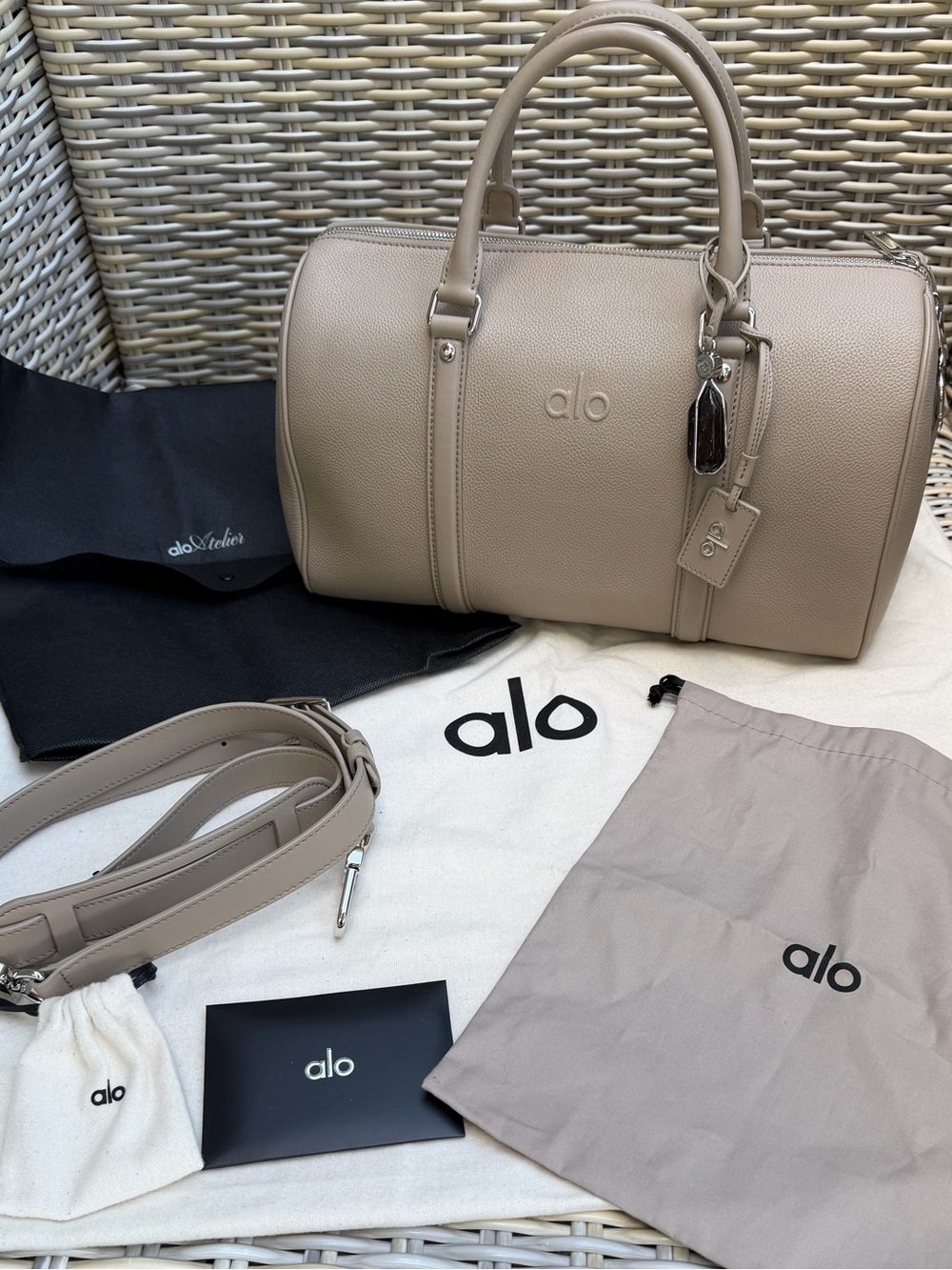 Alo Yoga Daily Voyage Bag Handbag Gravel Medium